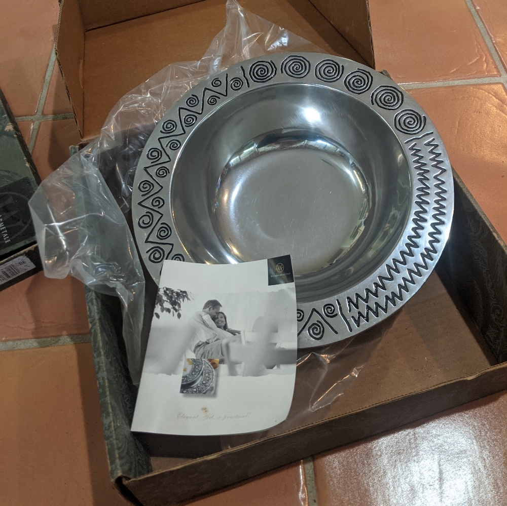 Wilton Armetale Medium Round Bowl
